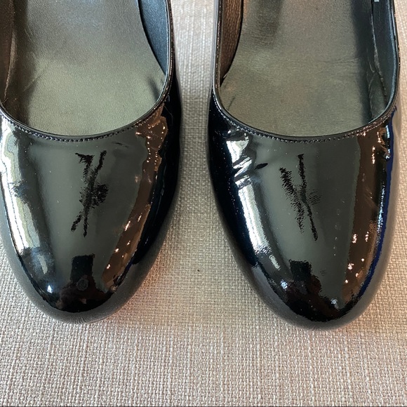 Stuart Weitzman Patent Round Toe Pump - Picture 5 of 10